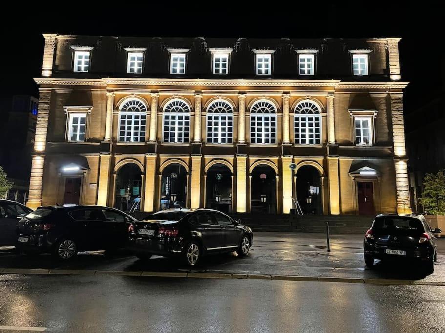 Superbe T2 A 200M De La Place Ducale Charleville-Mezieres Exterior photo
